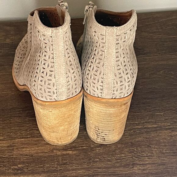 Jeffrey Campbell Medera Taupe Laser Cut Bootie - size 8 - Picture 8 of 8